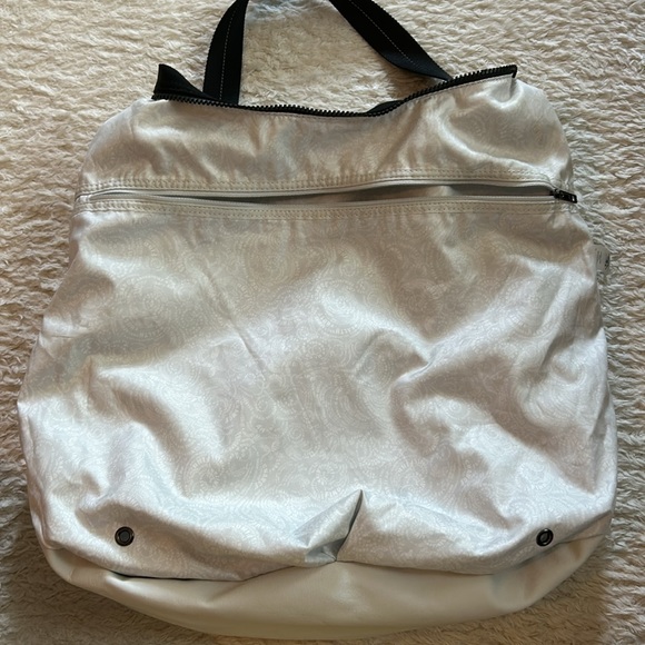 Lululemon Go-Go-Go Tote - Picture 12 of 16